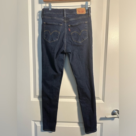 LEVI’S 720 HIGH RISE SUPER SKINNY WOMEN'S JEANS in Dark Blue Denim Wash - Picture 5 of 7